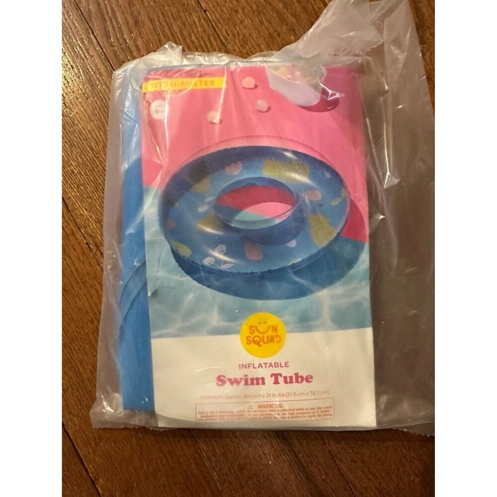 Sun squad inflatable tube - blue with pineapples - 31 inch‎ diameter